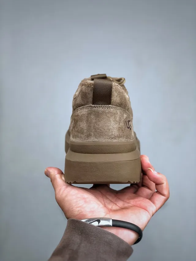 UGG Tasman Taupe Bottes de neige en daim perforé avec doublure en shearling 8