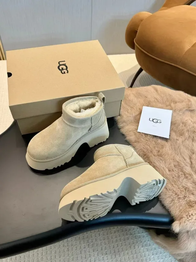 UGG अल्ट्रा मिनी भूरा-सफेद स्यूड अपर शियरलिंग लाइनड स्नो बूट 4