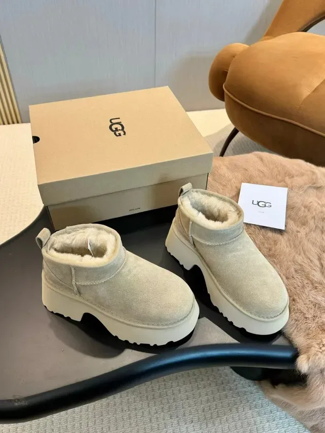 UGG अल्ट्रा मिनी भूरा-सफेद स्यूड अपर शियरलिंग लाइनड स्नो बूट 7