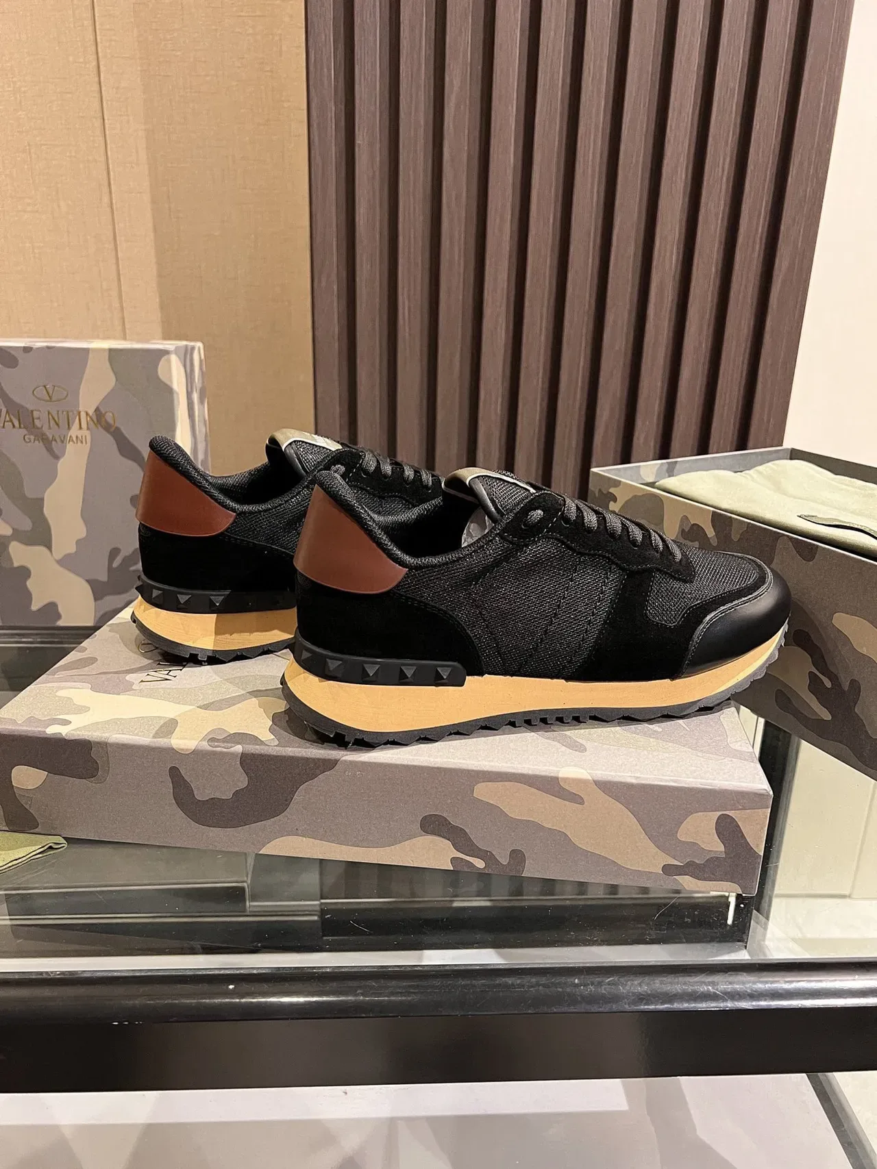 Valentino أسود بيج شبكي جلدي علوي كونتراست كريمي ميدسول سنيكرز لايف ستايل 6
