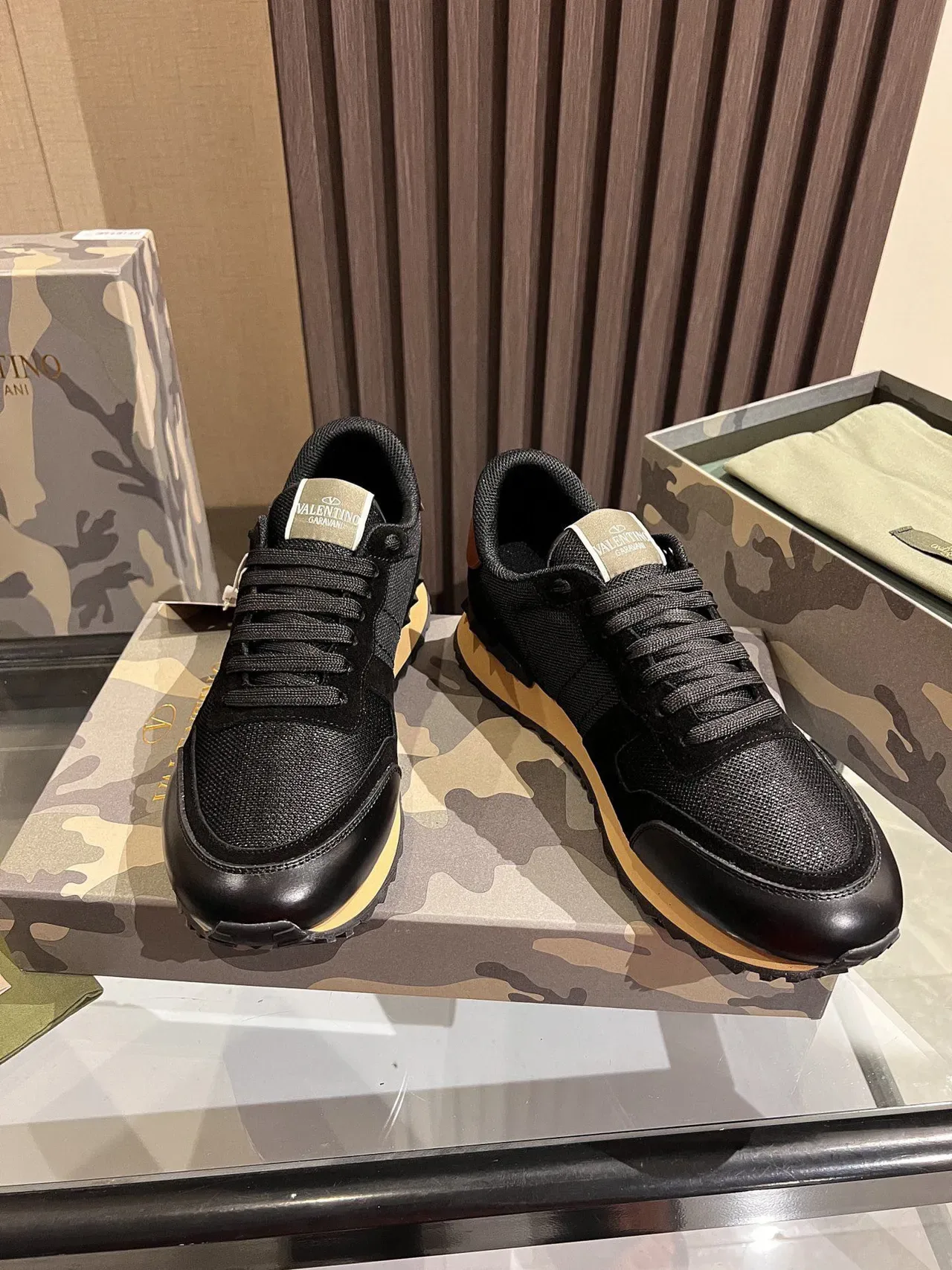 Valentino أسود بيج شبكي جلدي علوي كونتراست كريمي ميدسول سنيكرز لايف ستايل 7