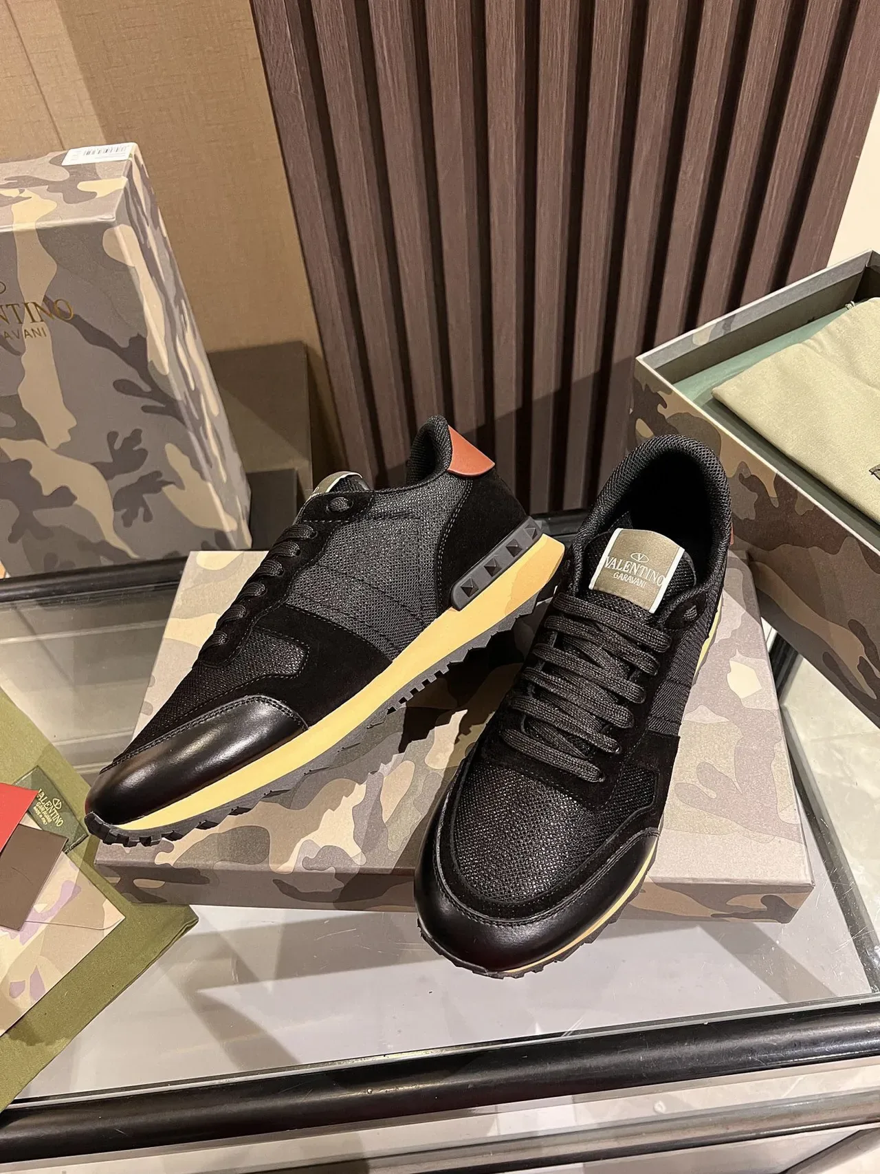 Valentino أسود بيج شبكي جلدي علوي كونتراست كريمي ميدسول سنيكرز لايف ستايل 8