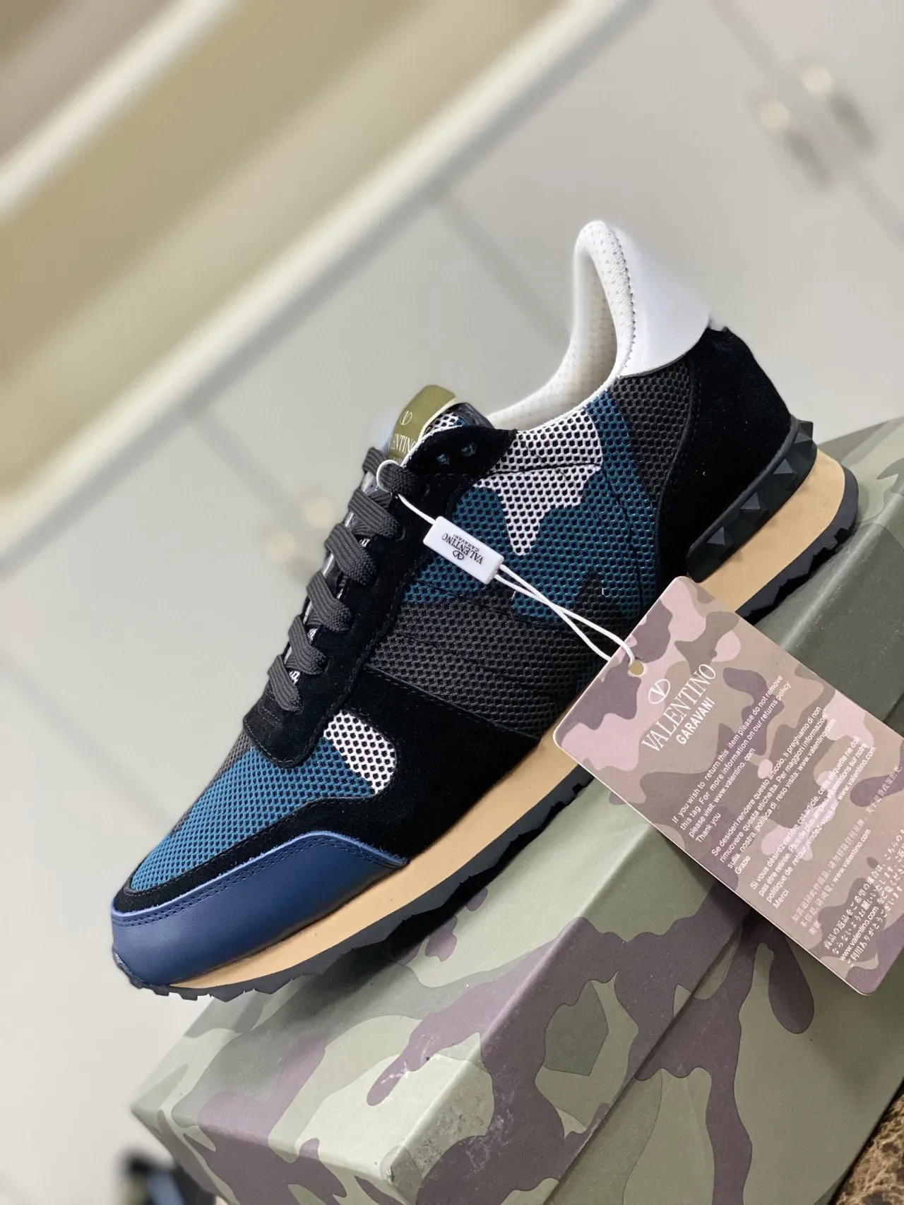 Valentino Garavani Sneakers Lifestyle Maille Camo et Daim 5