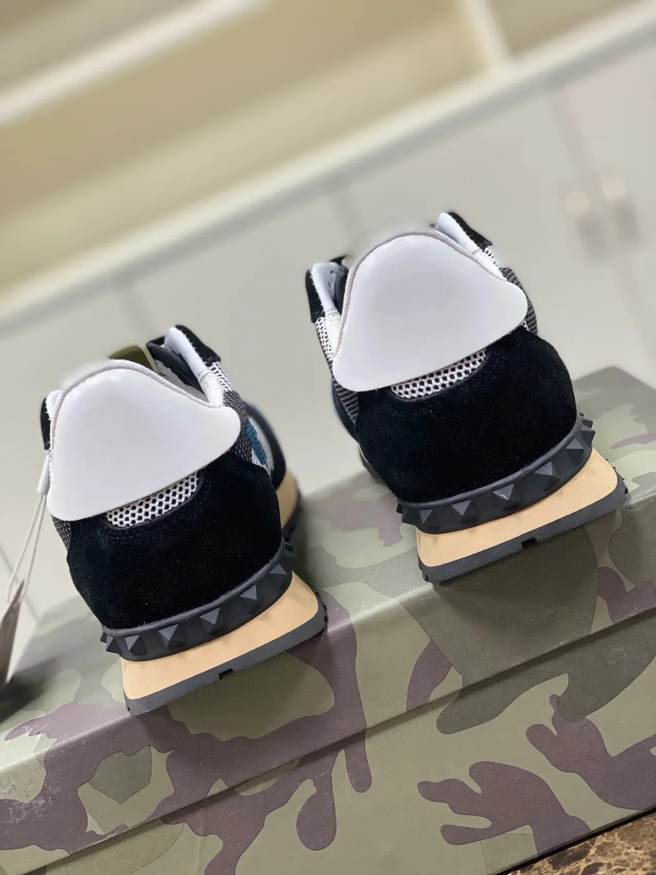Valentino Garavani Sneakers Lifestyle Maille Camo et Daim 7