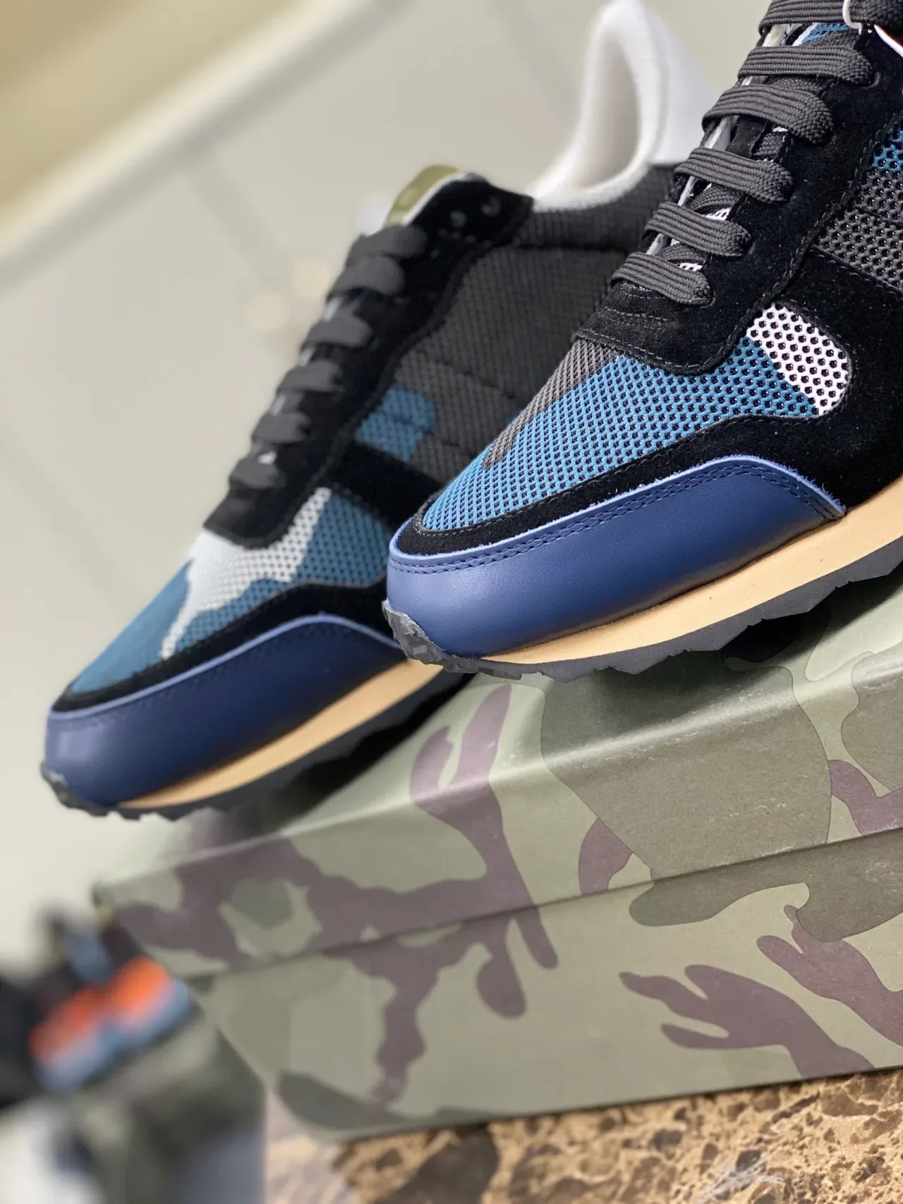 Valentino Garavani Sneakers Lifestyle Maille Camo et Daim 8
