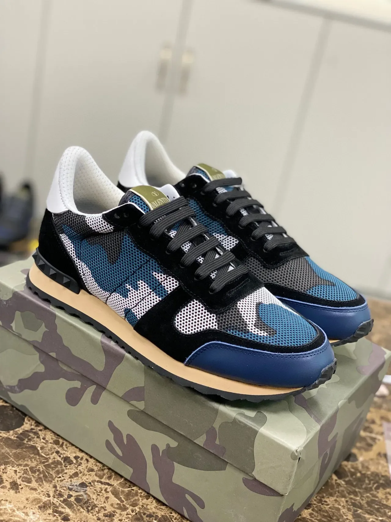 Valentino Garavani Sneakers Lifestyle Maille Camo et Daim 9