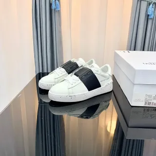 Valentino Open for a Change सफेद काला फीता लाइफस्टाइल स्नीकर