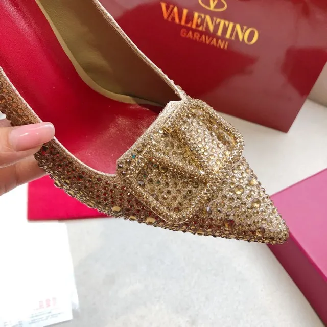 Valentino Rockstud stiletto com cristais dourados 2