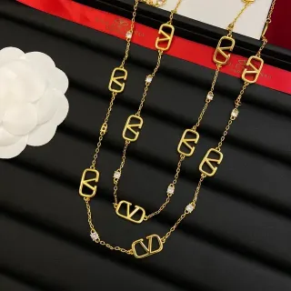 Valentino VLTN সোনালি রঙের ক্রিস্টাল লিঙ্ক নেকলেস