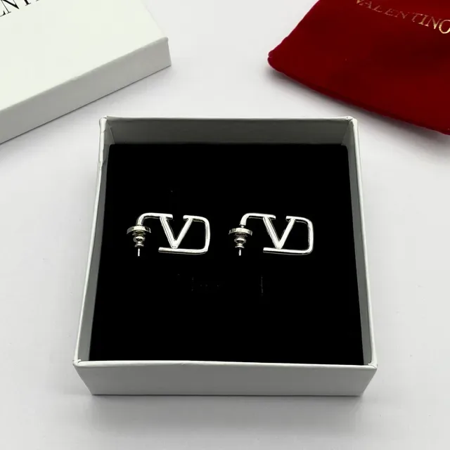 Valentino VLTN খোলা ফ্রেম V লোগো স্টাড ইয়াররিংস 3