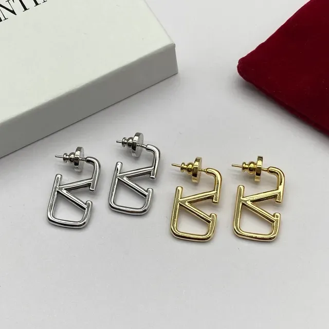 Valentino VLTN খোলা ফ্রেম V লোগো স্টাড ইয়াররিংস 7