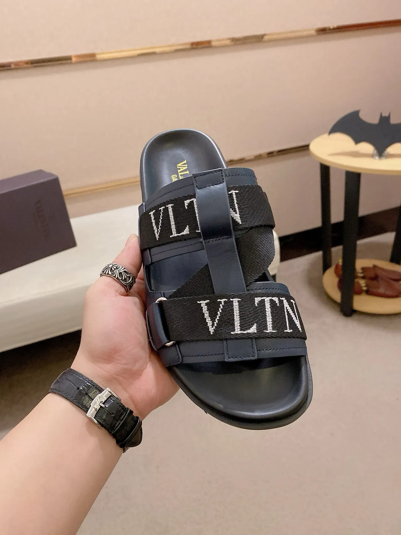 Valentino VLTN Slide नेवी ब्लू और ब्लैक चप्पल 2