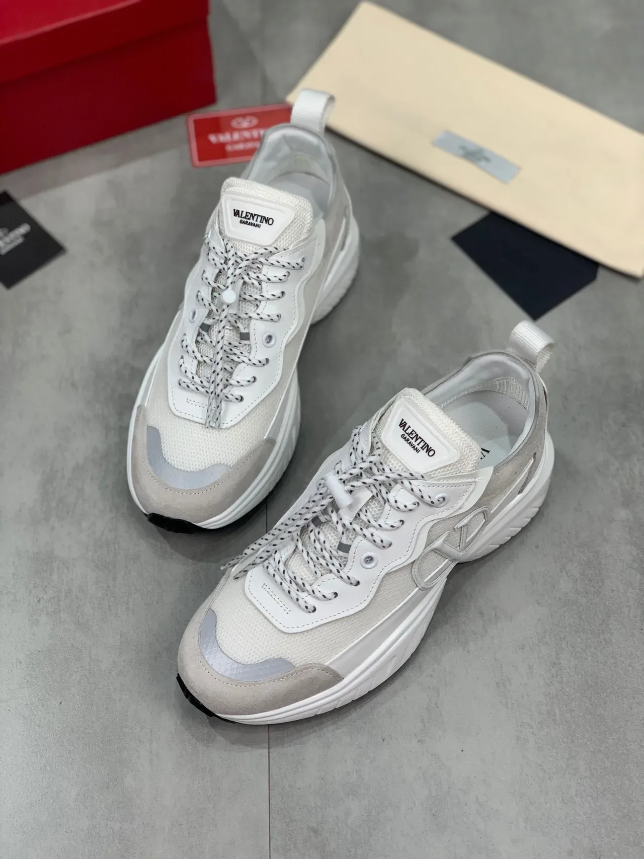 Valentino Blanc Beige Semelle Maille Et Daim Supérieur Sneakers Chunky 6