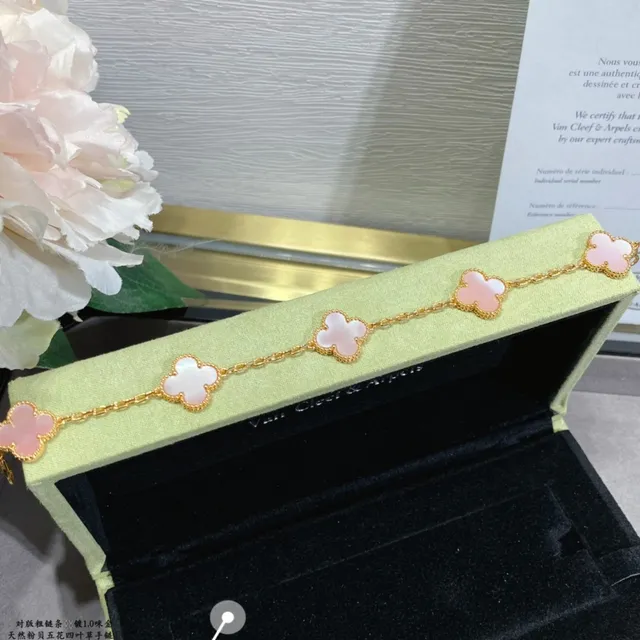 Van Cleef & Arpels Alhambra Bracelet en perle mère rose trèfle à cinq feuilles 6