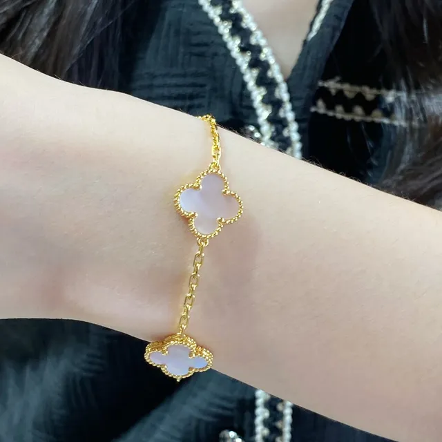 Van Cleef & Arpels Alhambra Bracelet en perle mère rose trèfle à cinq feuilles 9