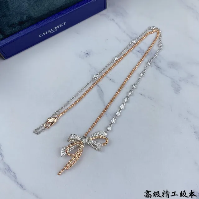 Van Cleef & Arpels Sweet Alhambra Oro de dos tonos Diamantes Pavé Collar de moño 5