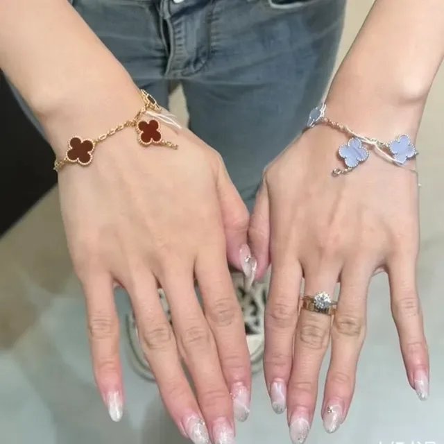 Van Cleef & Arpels Alhambra Five Motif 浅薰衣草石 手链 2