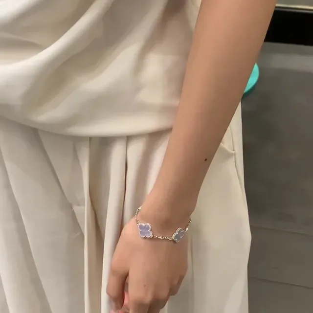 Van Cleef & Arpels Alhambra Five Motif 浅薰衣草石 手链 3