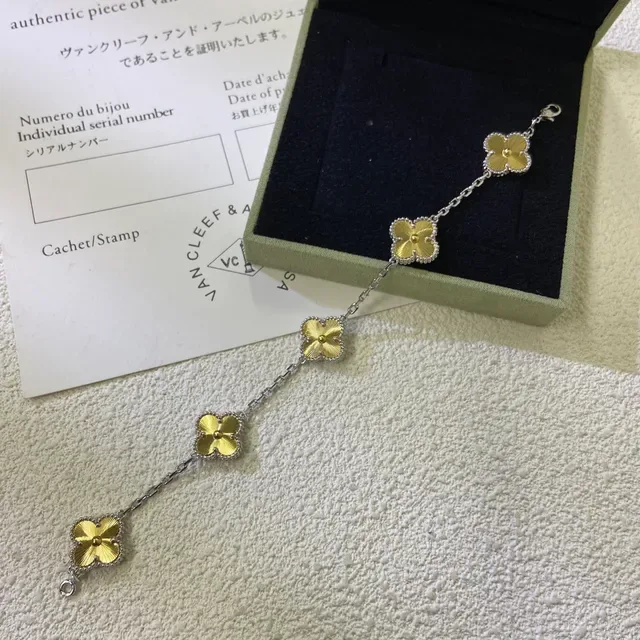 Van Cleef & Arpels Alhambra Five Motif Pulseira de ouro amarelo e branco 4