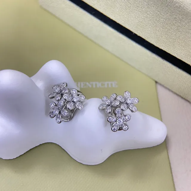 Van Cleef & Arpels Alhambra 花 Pavé 耳环 4