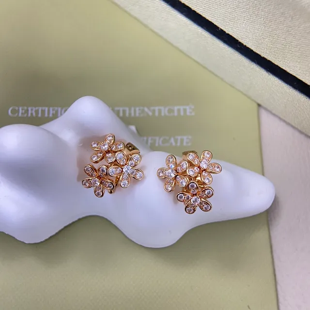 Van Cleef & Arpels Alhambra 花 Pavé 耳环 5