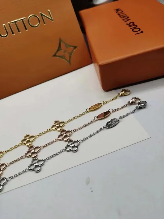 Van Cleef & Arpels Alhambra Four-Leaf Clover Rose Gold Bracelet 3