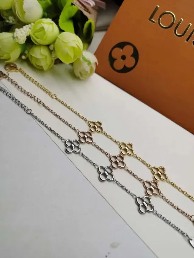 Van Cleef & Arpels Alhambra Four-Leaf Clover Rose Gold Bracelet 4