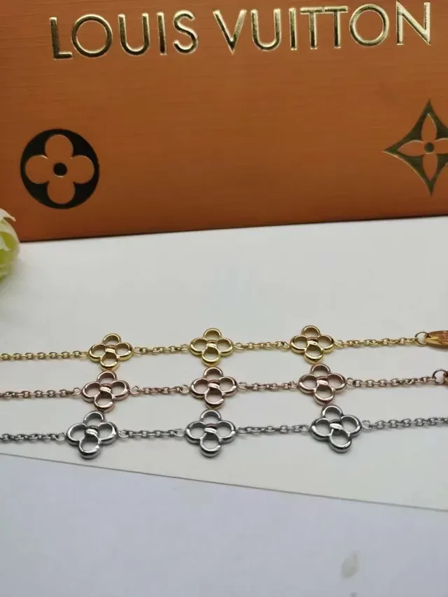 Van Cleef & Arpels Alhambra Four-Leaf Clover Rose Gold Bracelet 7