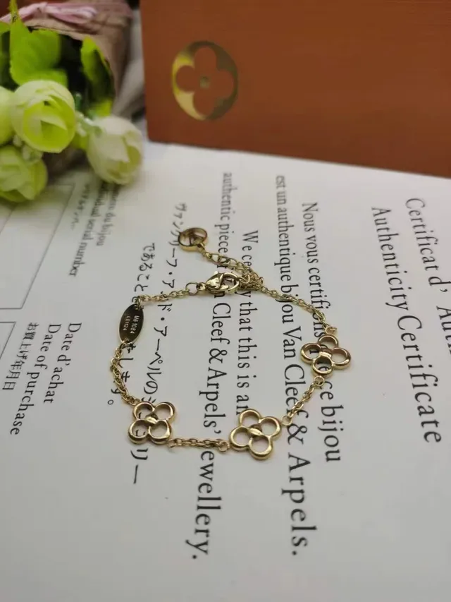 Van Cleef & Arpels Alhambra Four-Leaf Clover Rose Gold Bracelet 9