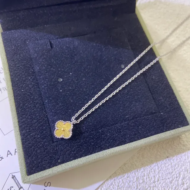 Van Cleef & Arpels Alhambra 四叶草 黄色金和白色金属 项链 3