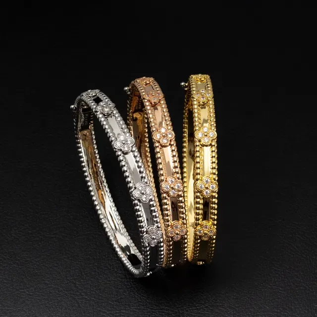 Van Cleef & Arpels আলহামব্রা গোলাপি সোনা ডায়মন্ড কোয়াট্রফয়েল বিন্দু ব্যাঙ্গল ব্রেসলেট 3
