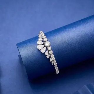 Van Cleef & Arpels Frivole-Inspired Leaf Motif Diamond Bracelet