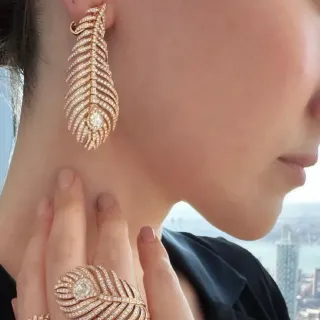 Van Cleef & Arpels Gold White Feather Motif Pavé-Set Diamonds Earrings