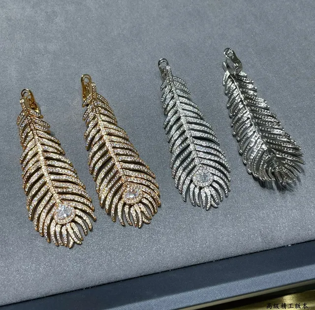 Van Cleef & Arpels 金色白色羽毛图案镶钻石耳环 2