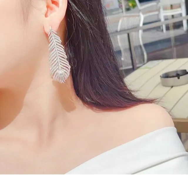 Van Cleef & Arpels 金色白色羽毛图案镶钻石耳环 8