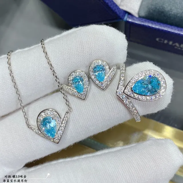 Van Cleef & Arpels Perlée Boucles d'oreilles en aigue-marine en forme de poire et diamants 3