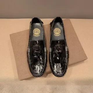 Versace Mocassim Preto Dourado Brilhante de Couro Verniz Esculpido Cabeça de Medusa Loafer