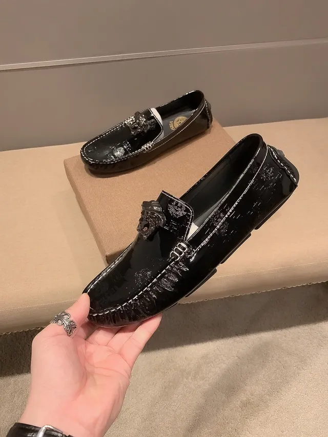 Versace Zapato Negro Dorado Brillante de Cuero Patentado Esculpido con Cabeza de Medusa Loafer 6