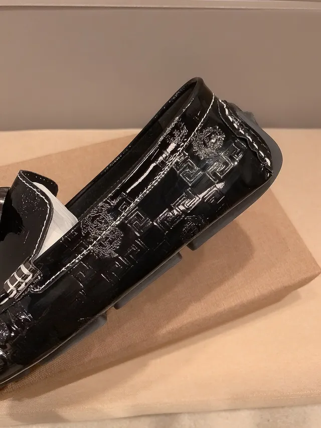 Versace Zapato Negro Dorado Brillante de Cuero Patentado Esculpido con Cabeza de Medusa Loafer 7
