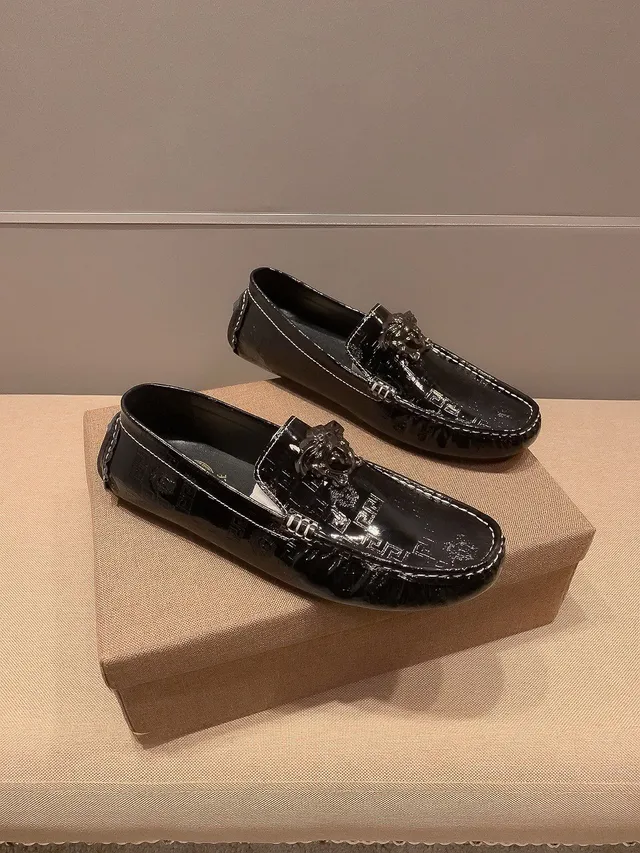 Versace Zapato Negro Dorado Brillante de Cuero Patentado Esculpido con Cabeza de Medusa Loafer 8