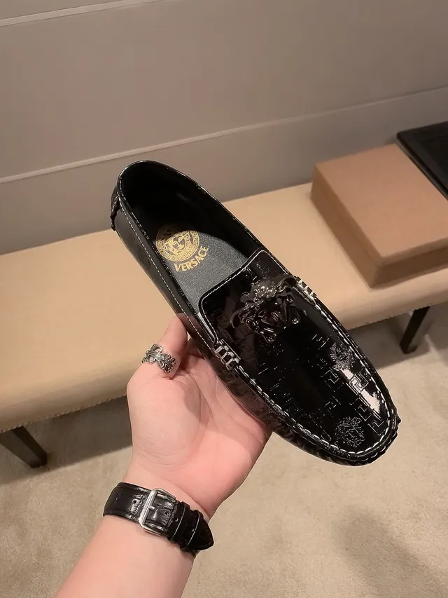 Versace Zapato Negro Dorado Brillante de Cuero Patentado Esculpido con Cabeza de Medusa Loafer 9