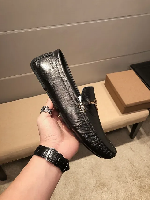 Versace أسود ذهبي جلد Medusa-Bit Buckle لوفر 2