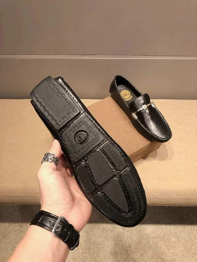 Versace أسود ذهبي جلد Medusa-Bit Buckle لوفر 4
