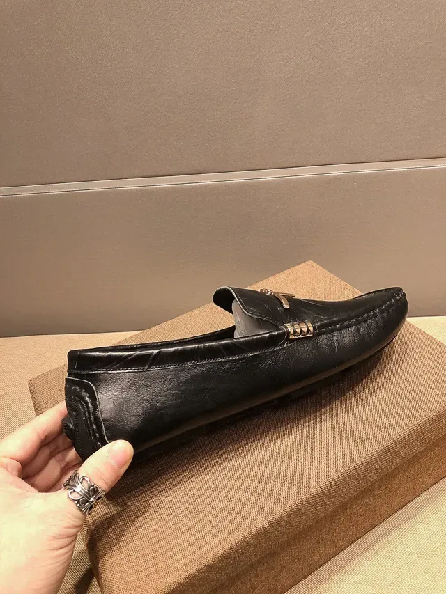 Versace أسود ذهبي جلد Medusa-Bit Buckle لوفر 7