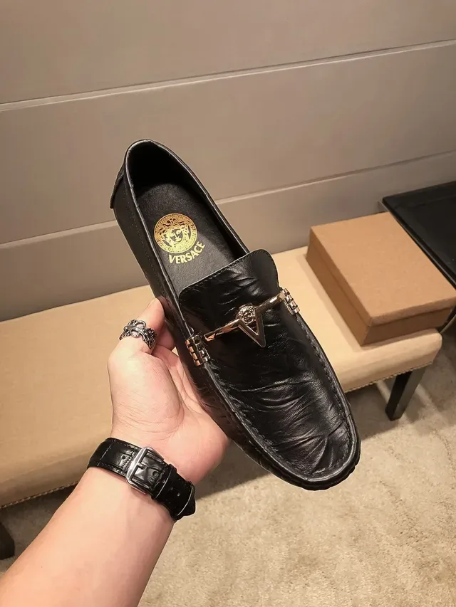 Versace أسود ذهبي جلد Medusa-Bit Buckle لوفر 9
