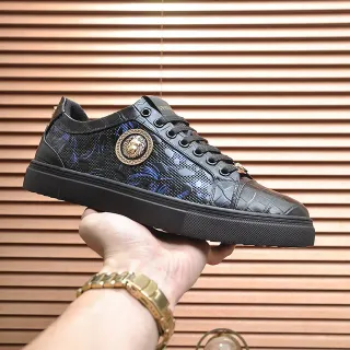 Versace Chain Reaction काली और नीली फ्लोरल मेड्यूसा लाइफस्टाइल स्नीकरज़
