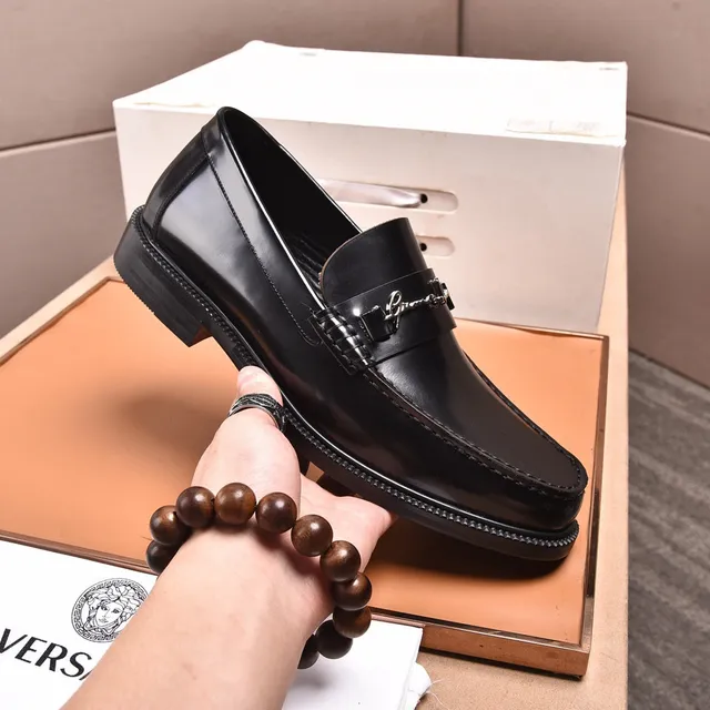 Versace Chain Reaction حذاء ليوفر جلد أسود مع حصان 6