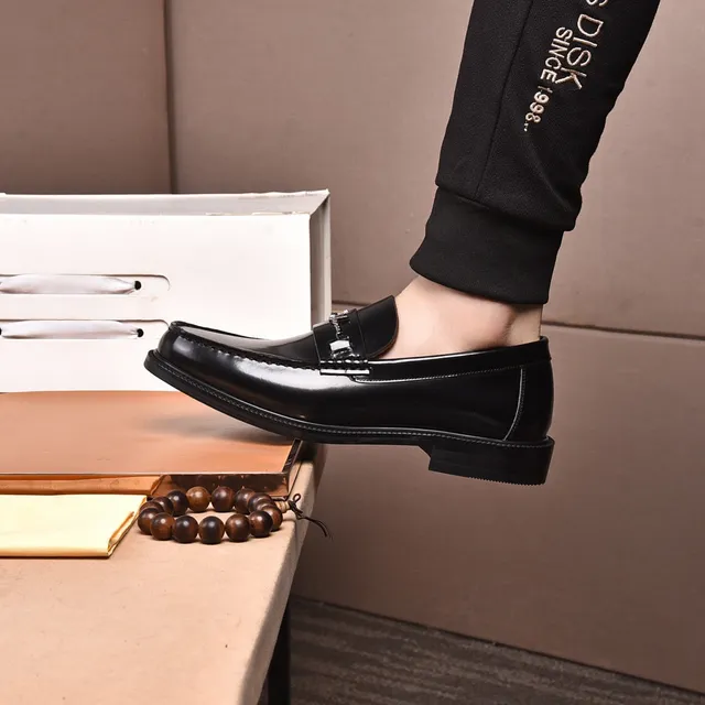 Versace Chain Reaction حذاء ليوفر جلد أسود مع حصان 7