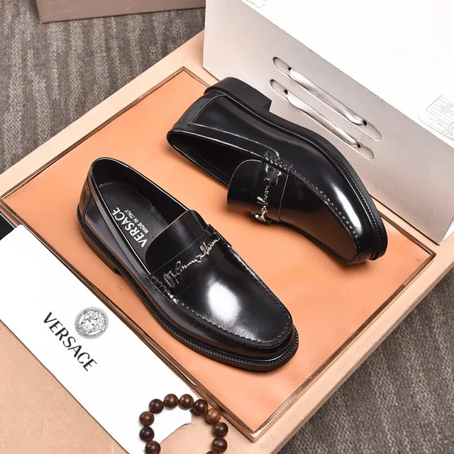 Versace Chain Reaction حذاء ليوفر جلد أسود مع حصان 9