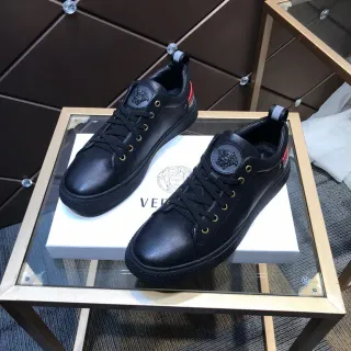 Versace Chain Reaction tênis de couro preto lifestyle